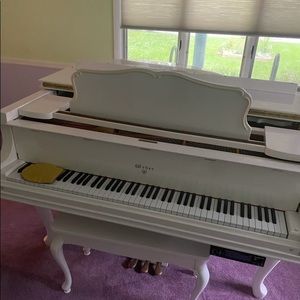 Selling this baby grand piano that is in excellent condition see for yourself.